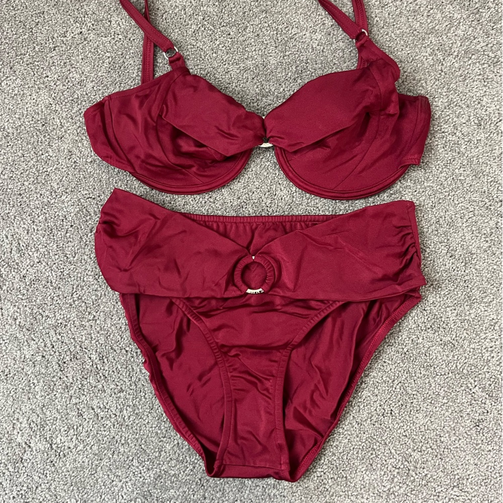 Venus gorgeous garnet red bikini